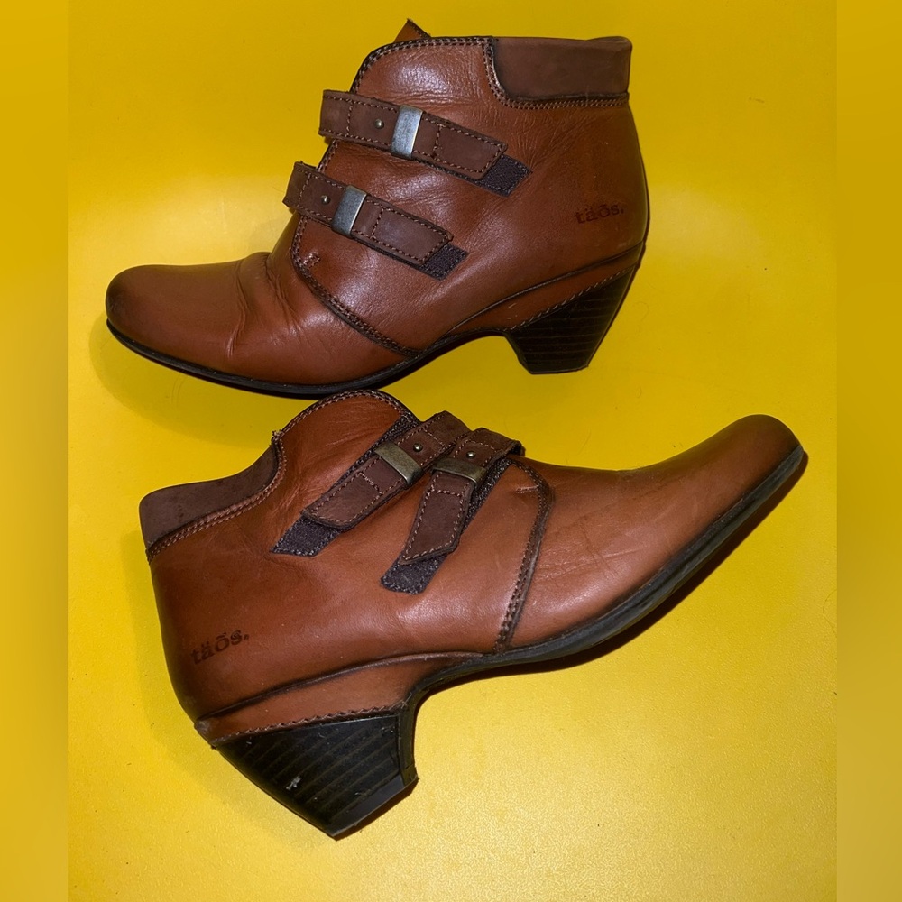 41 Taos Alto Ankle Bootie Cognac Brown Leather Comfort boot 10-10.5